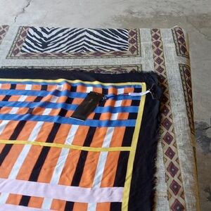 BEAUTIFUL MULTI-COLORED BCBG MAX AZRIA SCARF